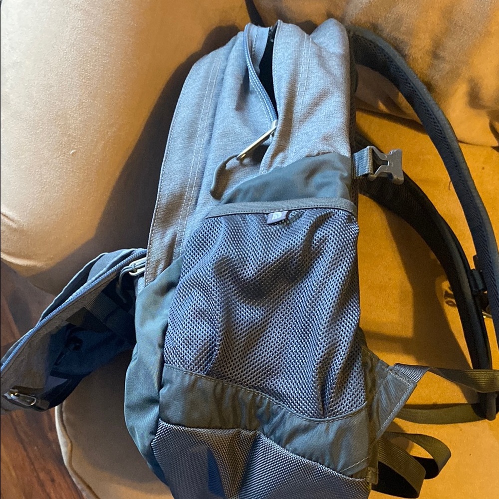 COPY - The North Face Recon Backpack for Women - Picture 5 of 5